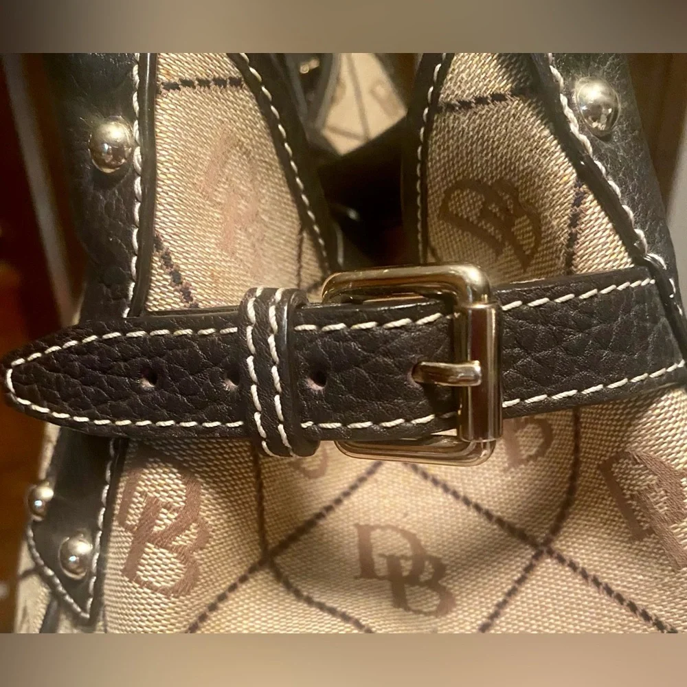 Dooney & Bourke Brown and Tan Signature Bag - Picture 3 of 13